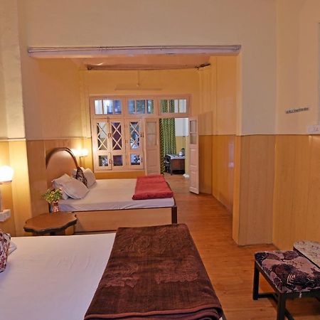 India Hotel - Lake View - Mall Road Найнитал Экстерьер фото